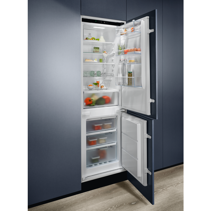 Electrolux - Montuojamas šaldytuvas su šaldikliu - LND5FE18S