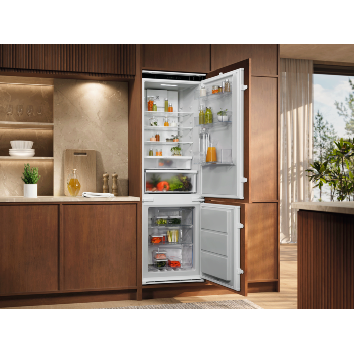 Electrolux - Montuojamas šaldytuvas su šaldikliu - ENT6MD18S3