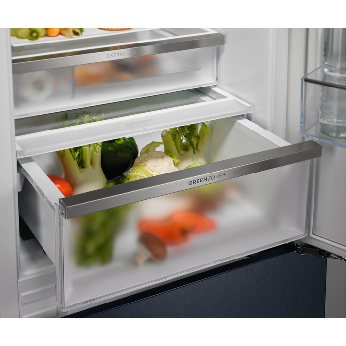 Electrolux - Montuojamas šaldytuvas su šaldikliu - ENC8MC19S