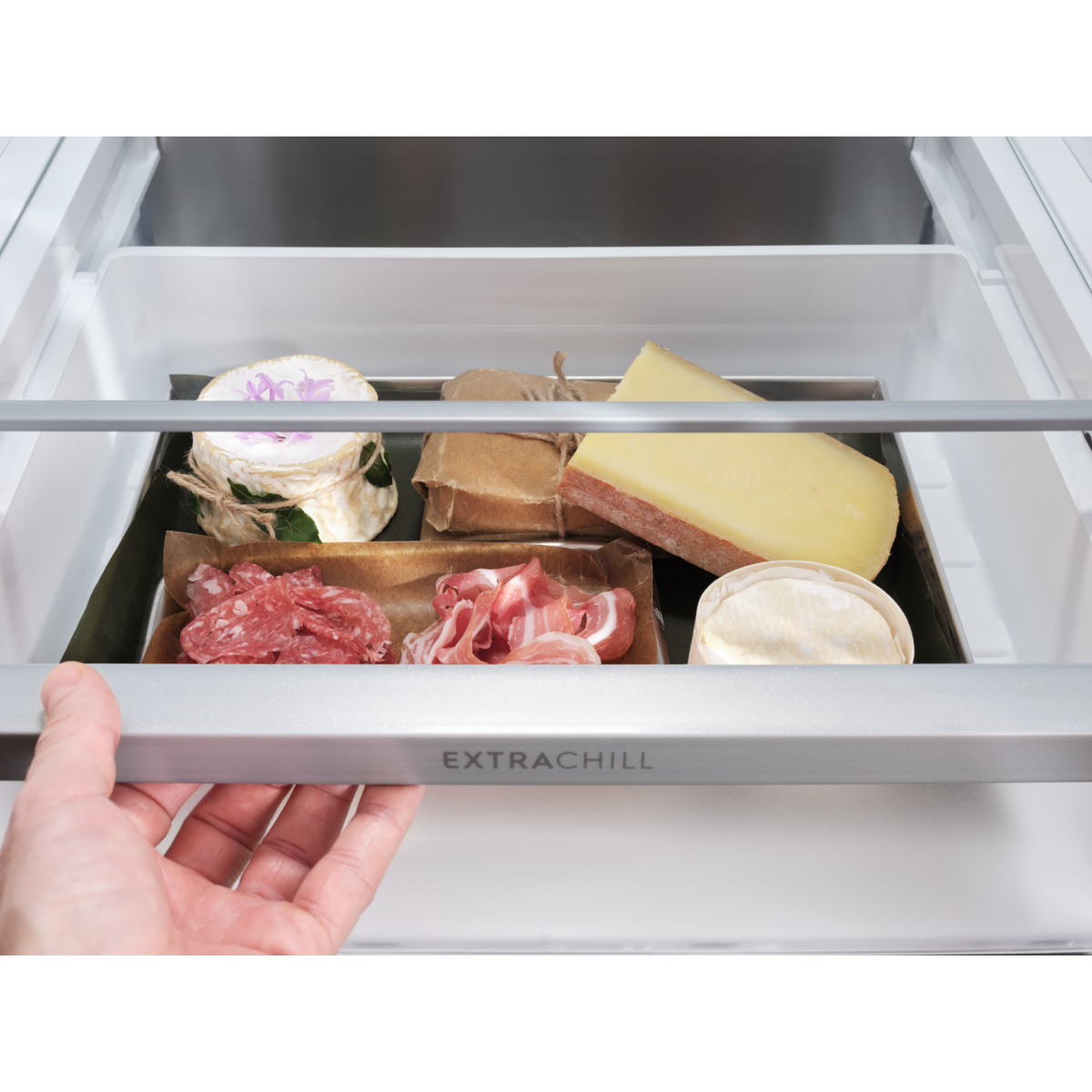 Electrolux - Montuojamas šaldytuvas su šaldikliu - E6MNTE18S