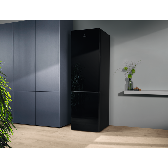 Electrolux - Laisvai pastatomas šaldytuvas su šaldikliu - LNT7ME36K2