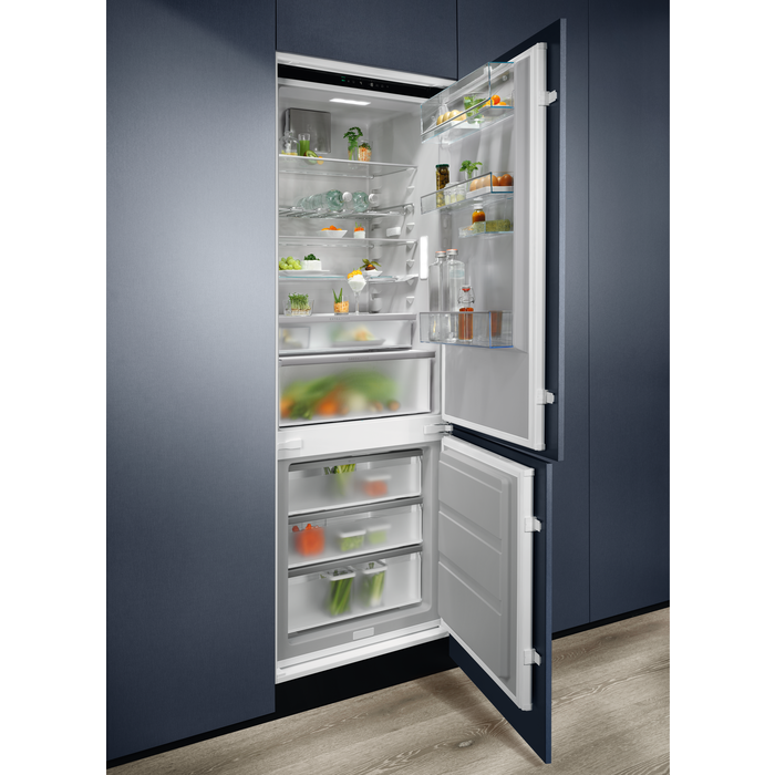 Electrolux - Montuojamas šaldytuvas su šaldikliu - KNP7TE75S