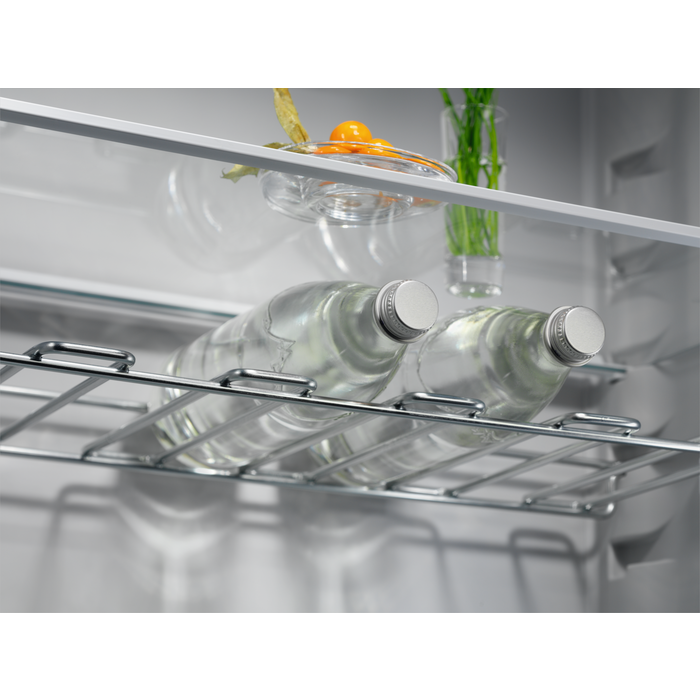 Electrolux - Montuojamas šaldytuvas su šaldikliu - KNP7TE75S