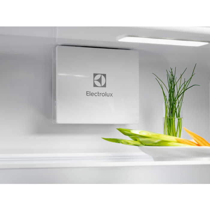 Electrolux - Montuojamas šaldytuvas su šaldikliu - LND5FE18S