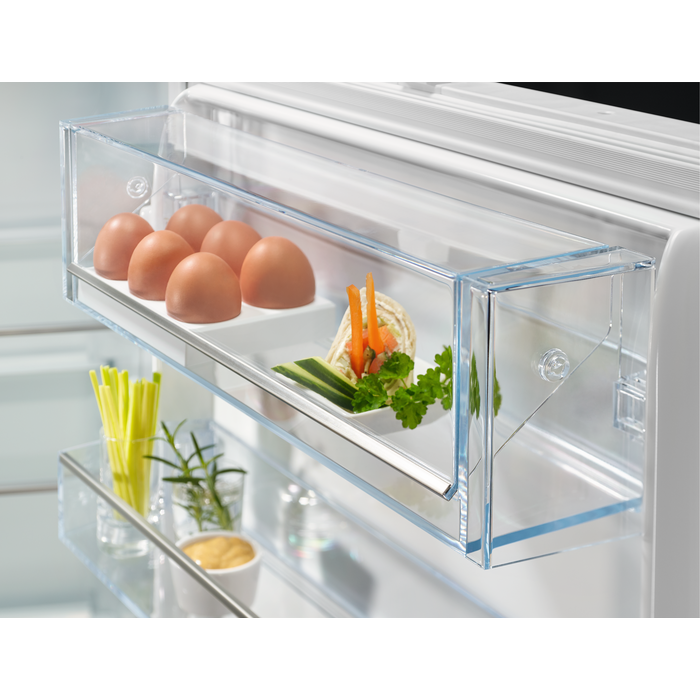Electrolux - Montuojamas šaldytuvas su šaldikliu - ENV9MC18S