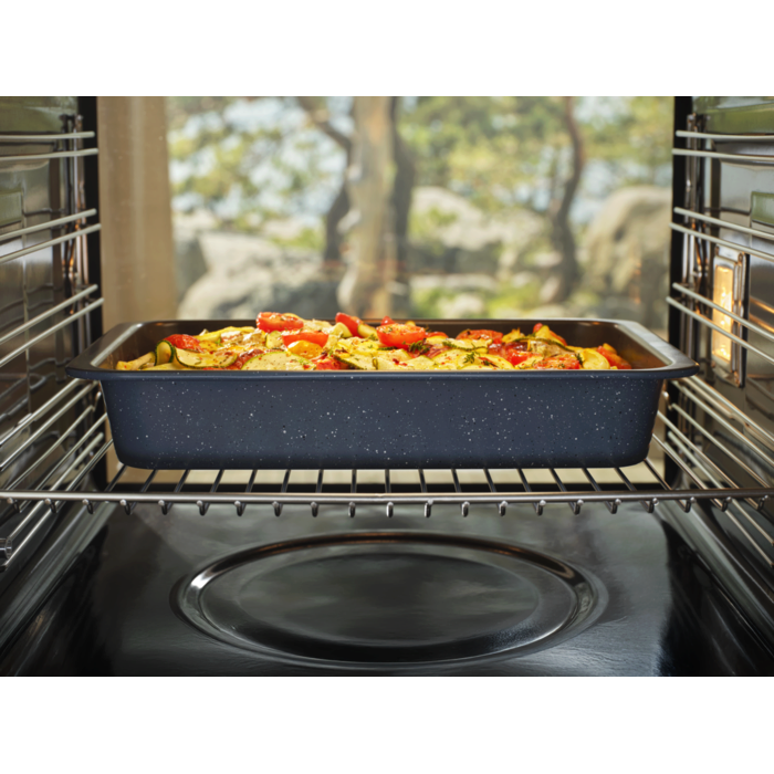 Product in the ocen cookign a vegetarian lasagna