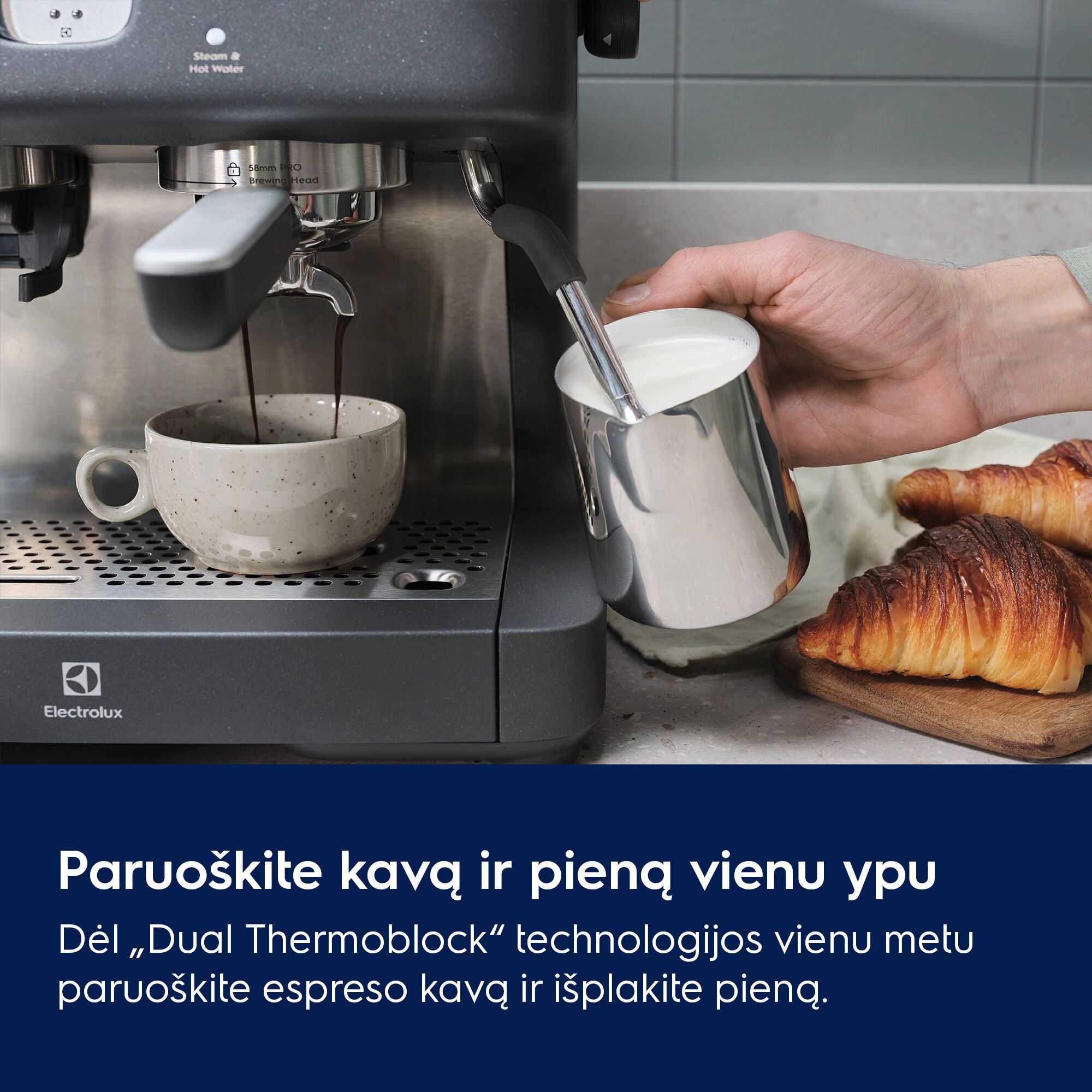 Paruoškite kavą ir pieną vienu ypu Dėl „Dual Thermoblock“ technologijos vienu metu paruoškite espreso kavą ir išplakite pieną.