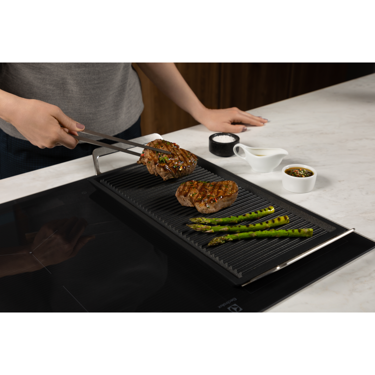 Electrolux - Grilis "Plancha" - E9HL33