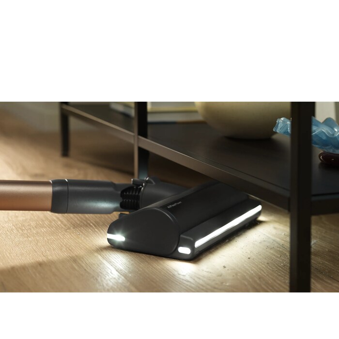 The responsive, low-resistance joint on the nozzle is intuitively designed for precise control. Reach 90 cm under furniture without twisting your wrist.  