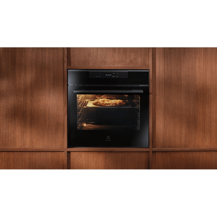 Electrolux Pizza Expert ER oven with a pizza inside 
