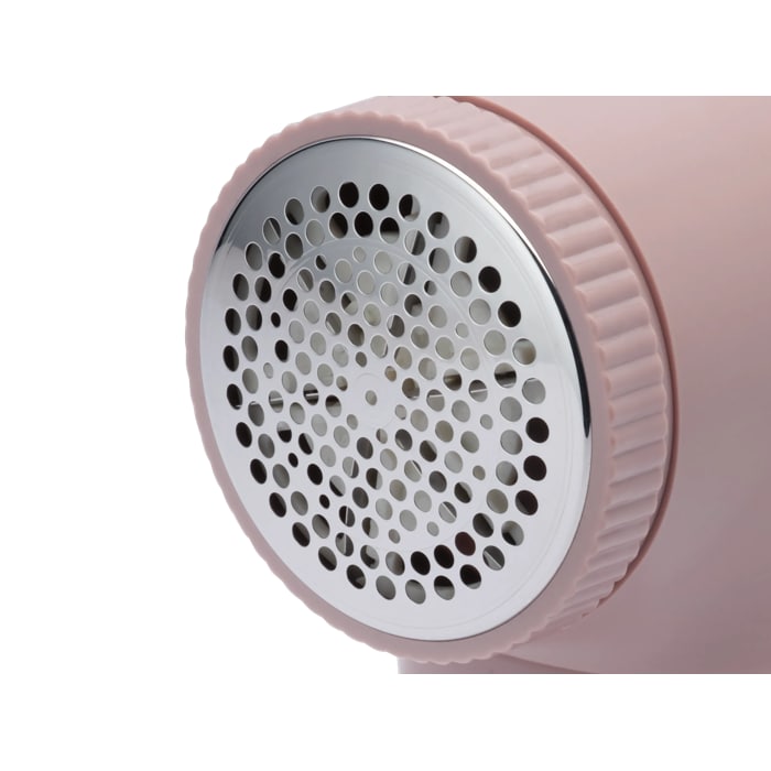 Four hole sizes to capture pilling, lint, and fuzz.