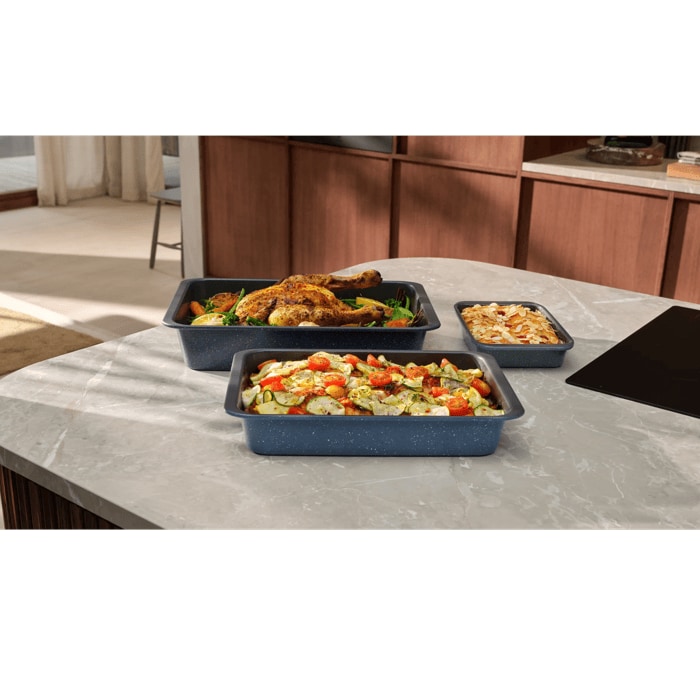 Versatile, non-stick Easy2Clean Rectangular 3-Pan Set.