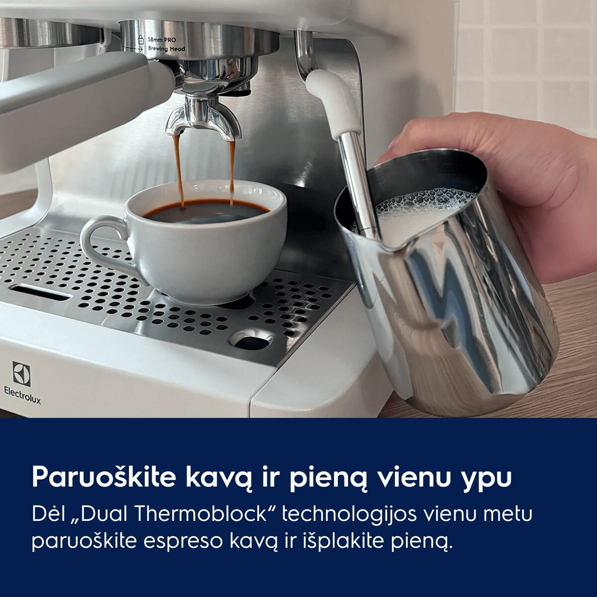 Paruoškite kavą ir pieną vienu ypu Dėl „Dual Thermoblock“ technologijos vienu metu paruoškite espreso kavą ir išplakite pieną