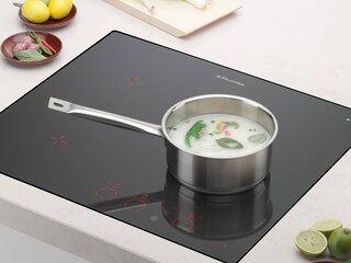 Prikaistuvis ant „Electrolux Infinite™ Pure“ indukcinės viryklės
