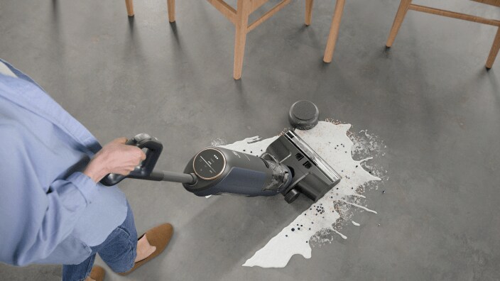 Drėgnos grindų dangos valymas 