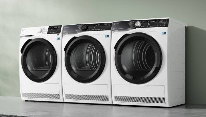Trys skirtingos Electrolux skalbinių džiovyklės yra viena šalia kitos