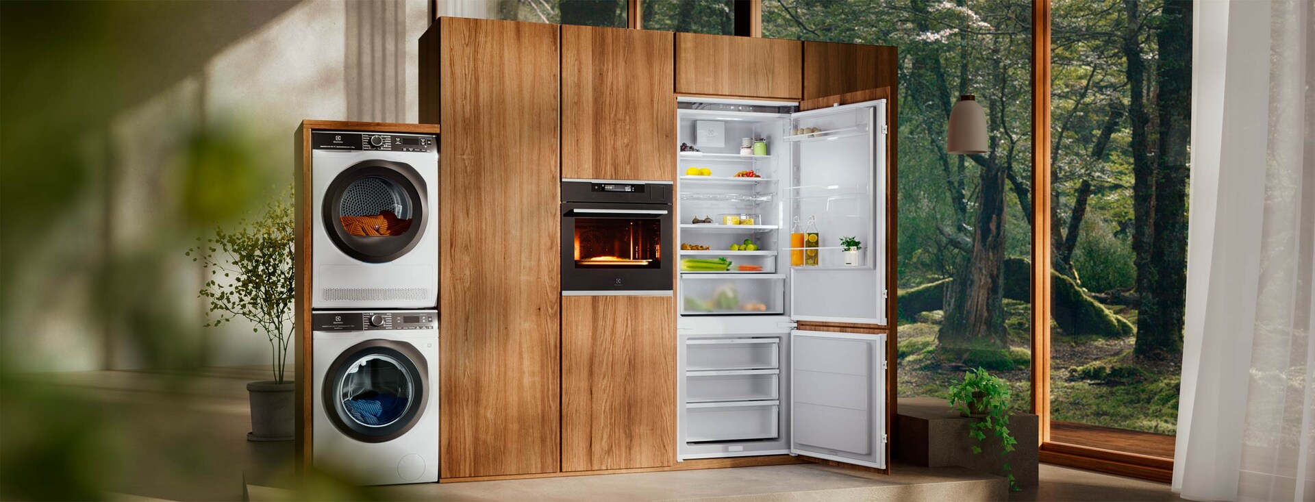 Electrolux EcoLine produktų ekspozicija gamtos fone